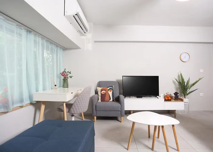 Orange Downtown Apartment