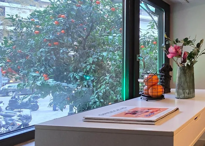 Orange Downtown Apartment